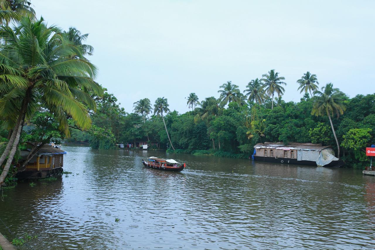 Chaandhni Lake View Hotel Alappuzha Екстериор снимка