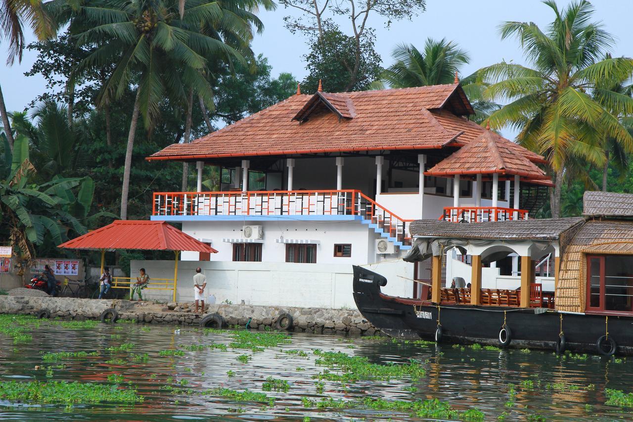 Chaandhni Lake View Hotel Alappuzha Екстериор снимка