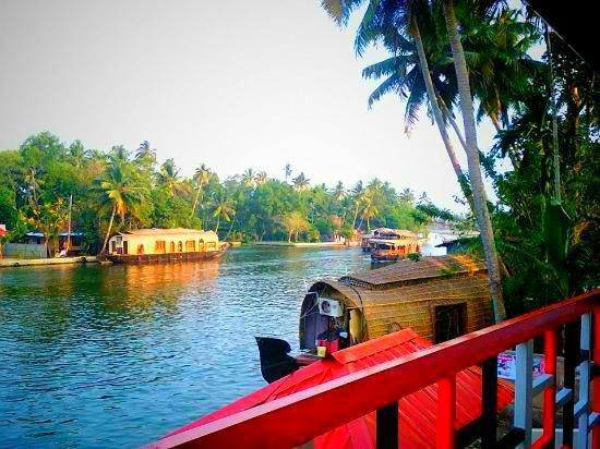 Chaandhni Lake View Hotel Alappuzha Екстериор снимка