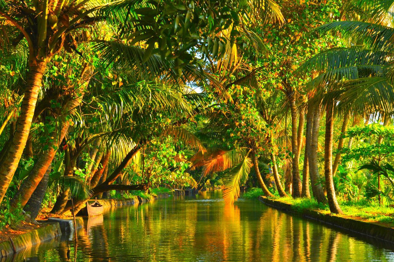Chaandhni Lake View Hotel Alappuzha Екстериор снимка